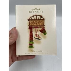 Vintage Hallmark Ornament 2007 "Time to Skate" QXG7117 In Box